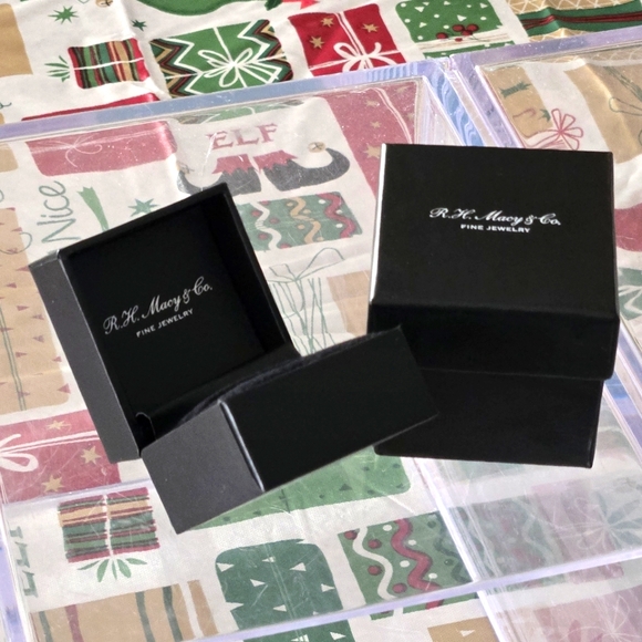 R. H. Macy & Co. JEWELRY Gift Box Set • 2 Pieces ( Used ) - Picture 7 of 8